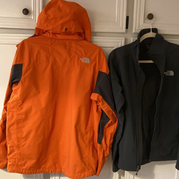 The North Face 2 in 1 Jacket. Size: Men’s Small in Orange and Grey - Picture 5 of 6